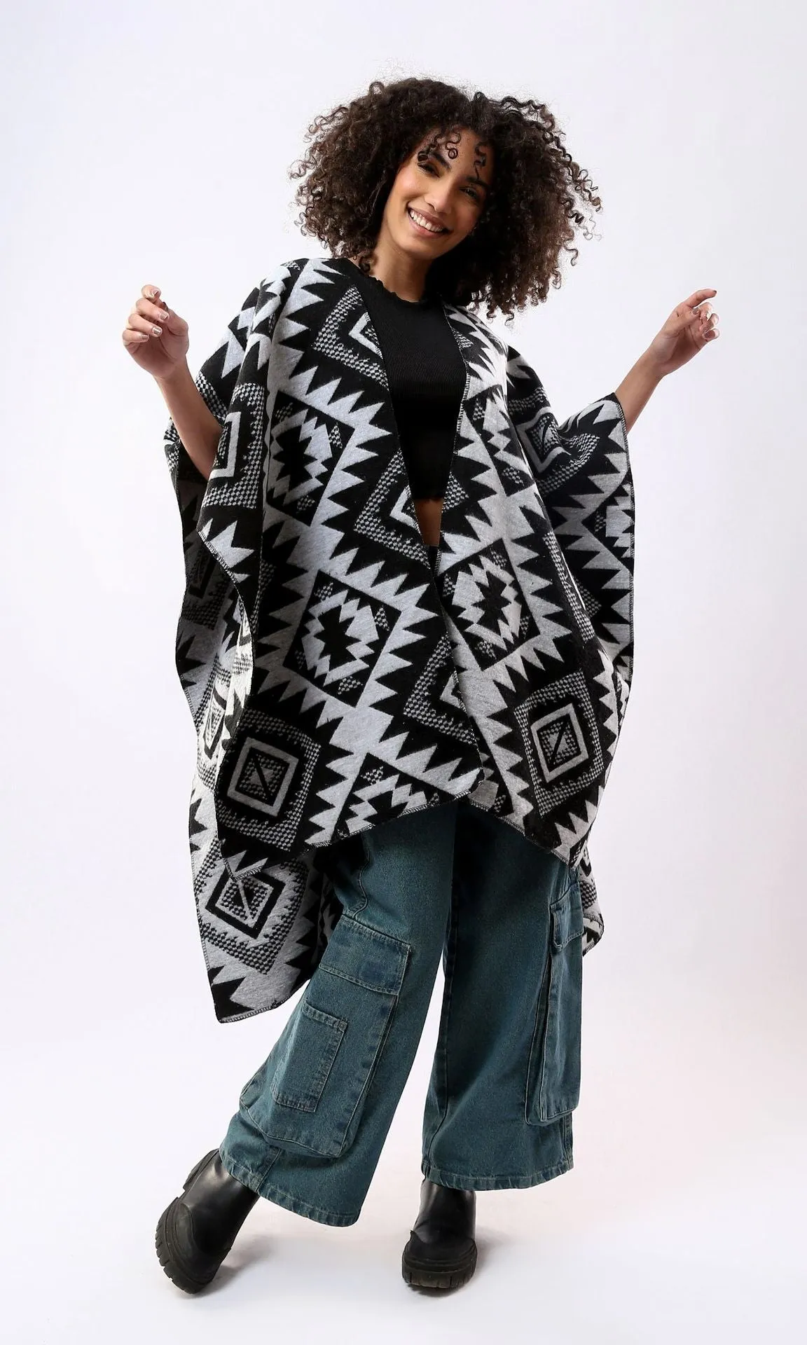 O178414 Geometric Grey & Black Slip On Hooded Shawl